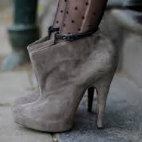 Givenchy Women’s Heels Fetish Tstrap Ankle Booties Gray Suede Size: 5.5 - Picture 13 of 16